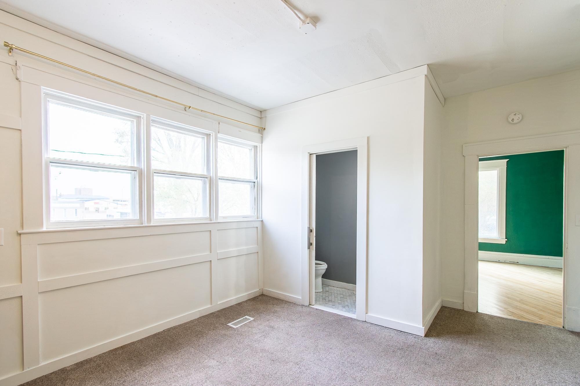 Main floor room w/ bathroom