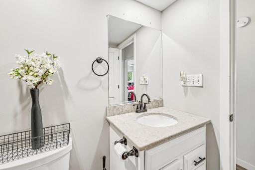 6847 8th Street Lane N, Oakdale, MN 55128