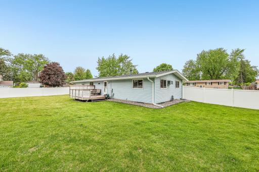 6847 8th Street Lane N, Oakdale, MN 55128