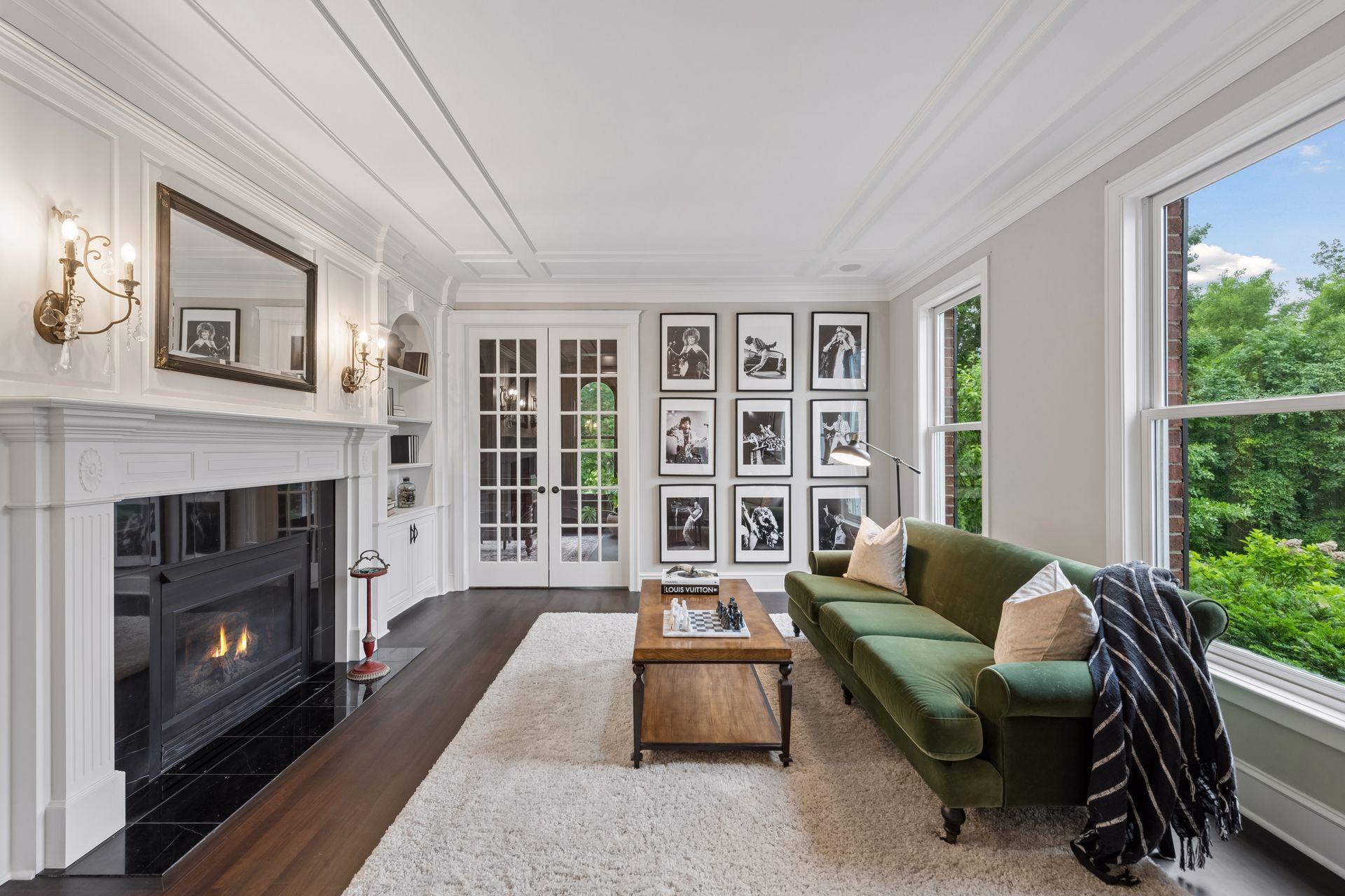 The front Sitting/Living Room