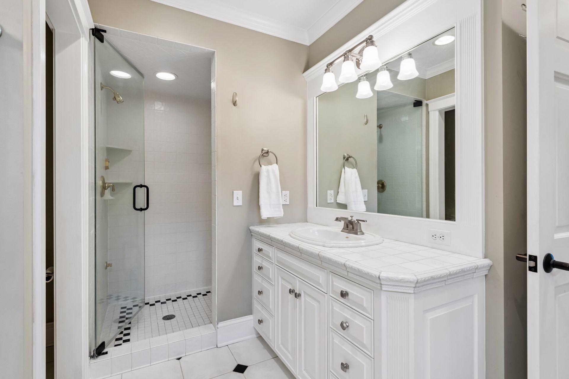 Double sinks in the Primary Ensuite as well