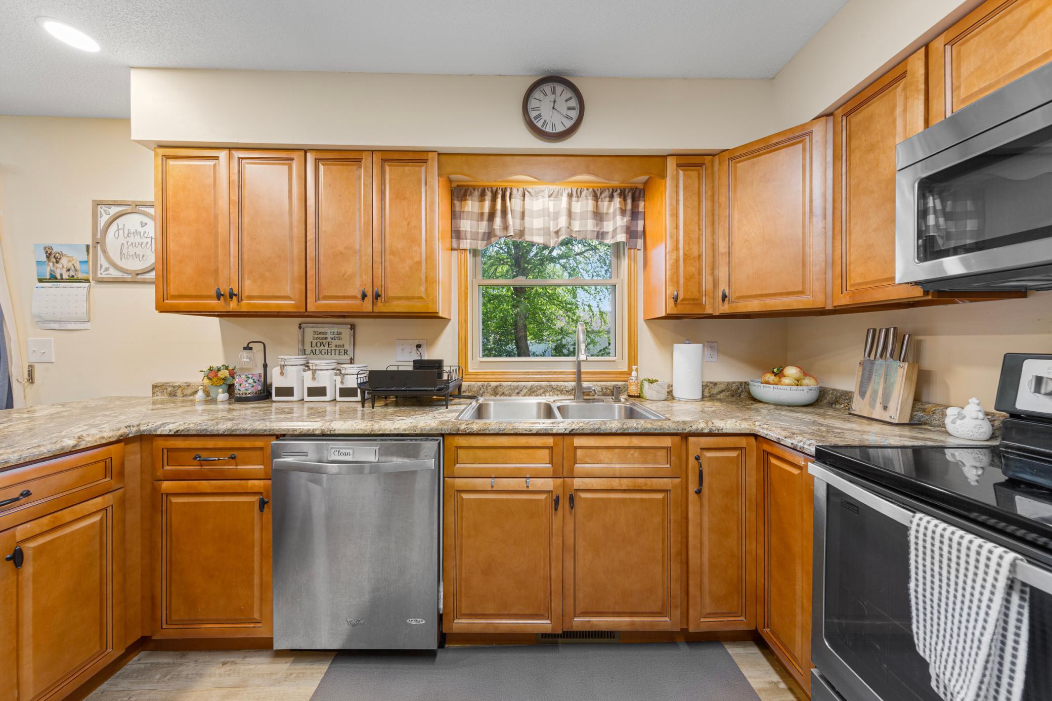 15 kitchen.jpg