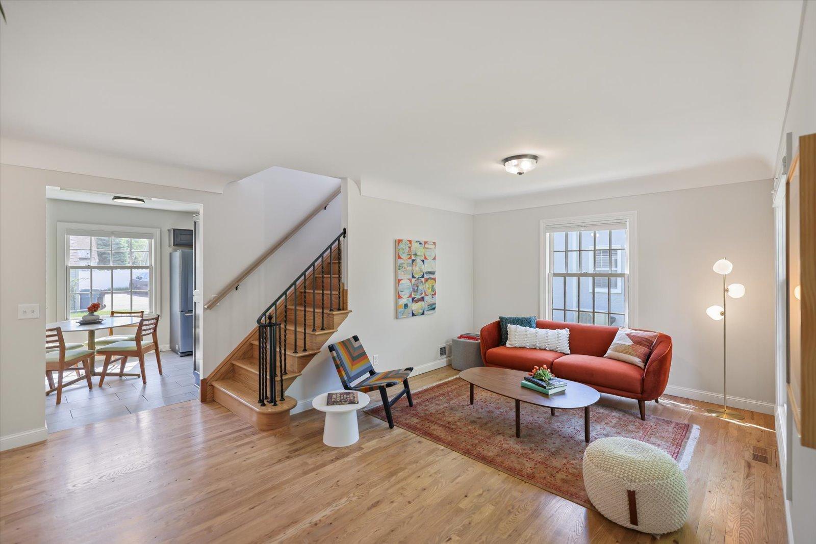 Fresh and flowing living area