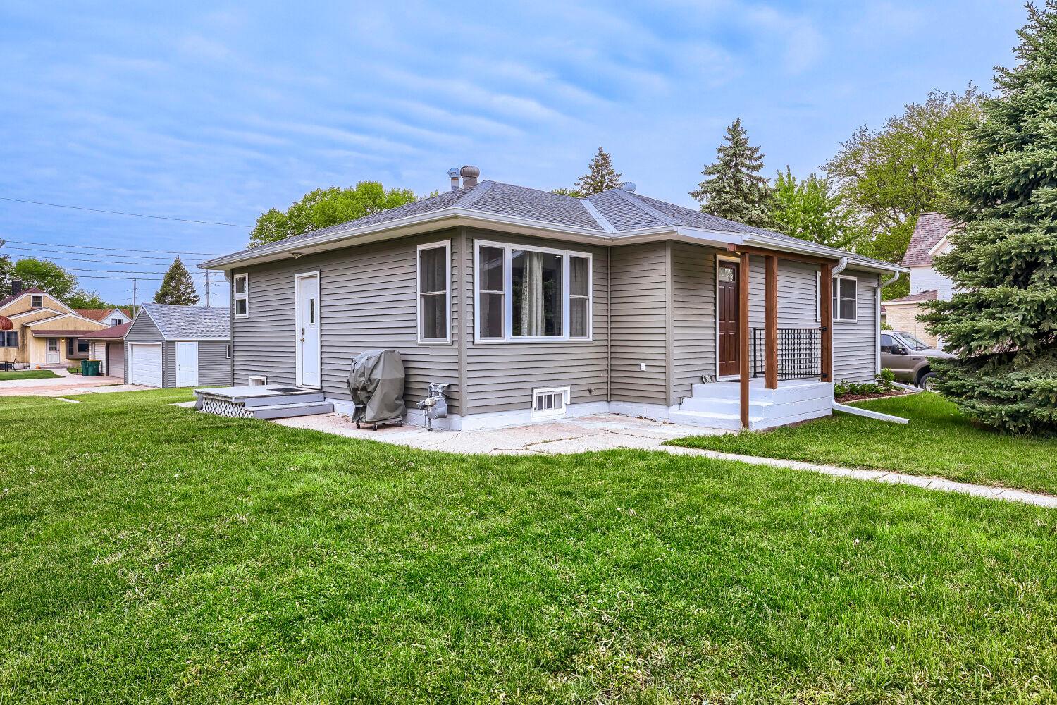508 3rd St NE - Web Quality - 019 - 19 Exterior Rear.jpg