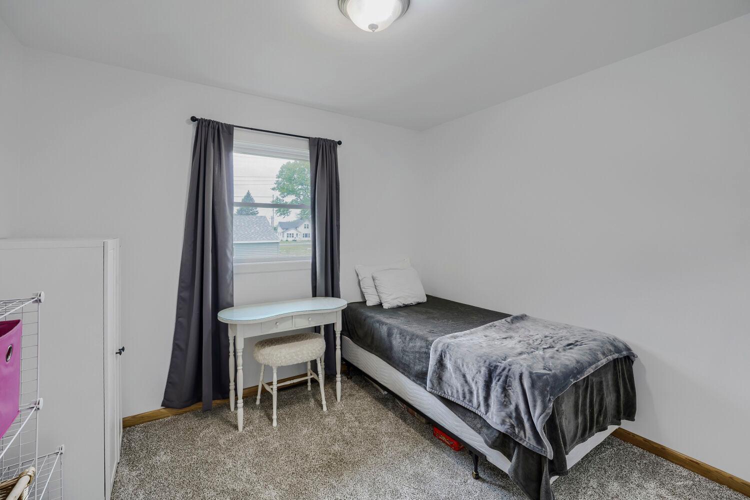 508 3rd St NE - Web Quality - 016 - 16 Bedroom.jpg