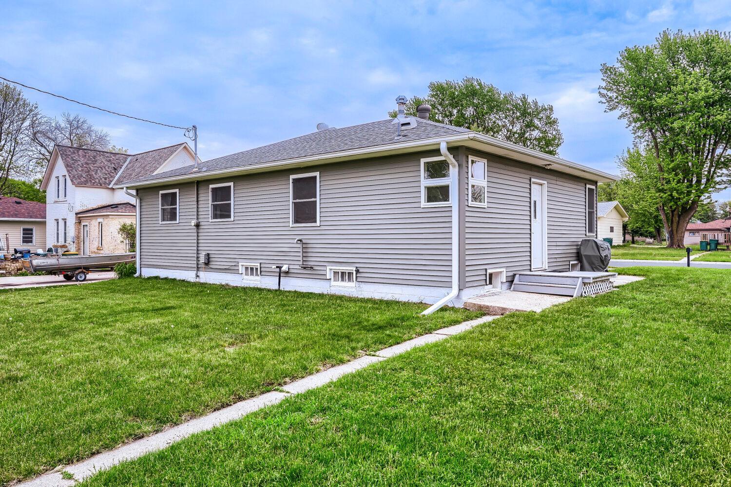 508 3rd St NE - Web Quality - 021 - 21 Exterior Rear.jpg