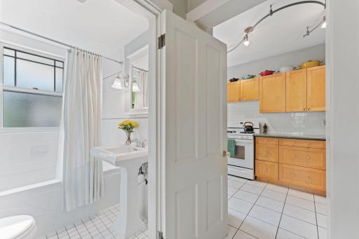 586 Ashland Avenue, 2, Saint Paul, MN 55102