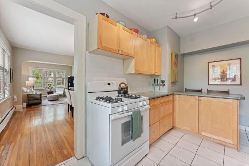 586 Ashland Avenue, 2, Saint Paul, MN 55102