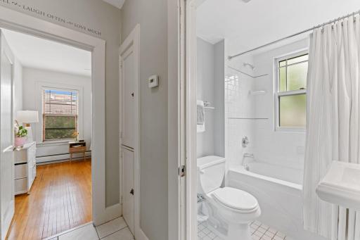 586 Ashland Avenue, 2, Saint Paul, MN 55102