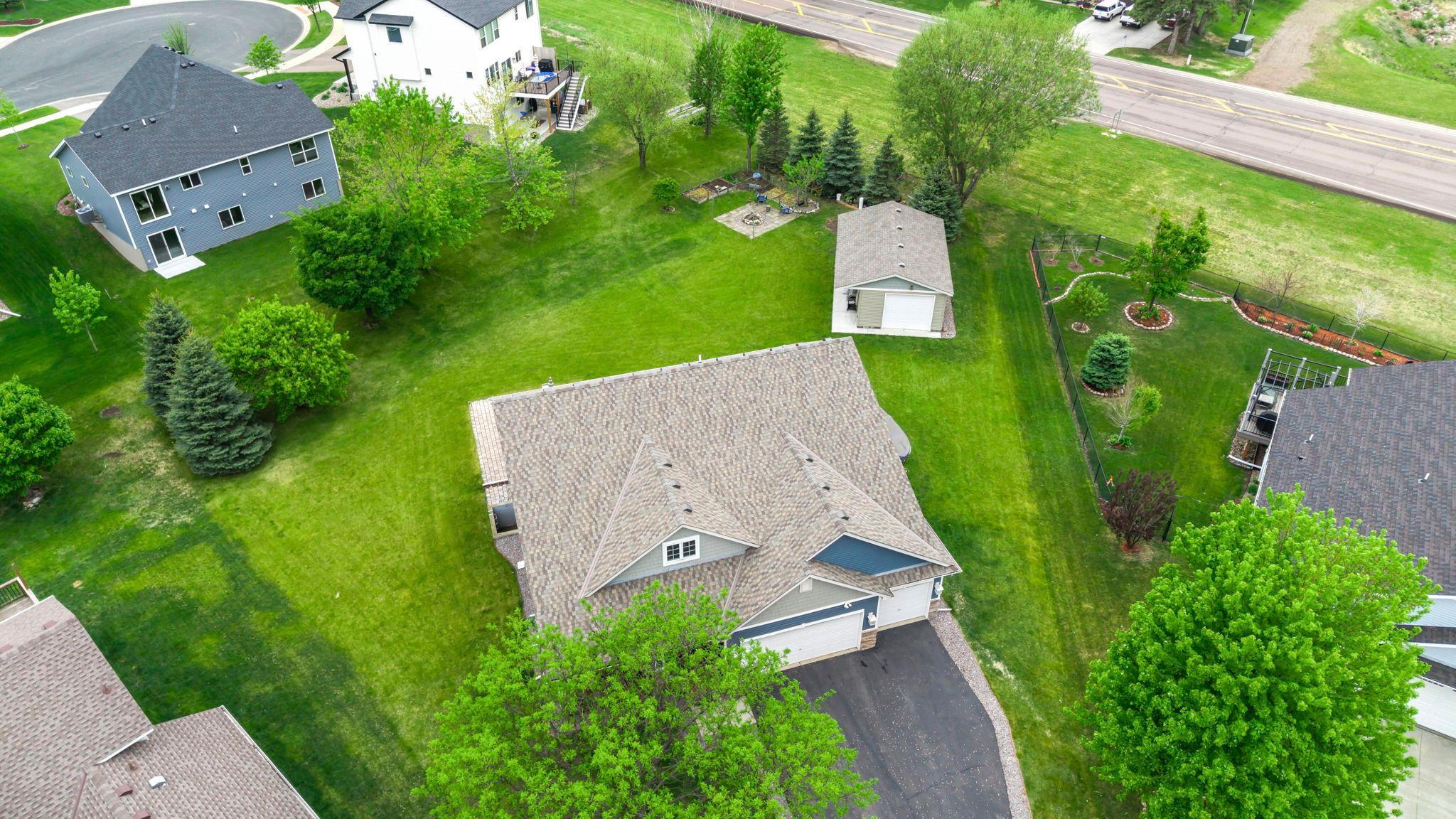 2-web-or-mls-1177 Danube Ave-177.jpg
