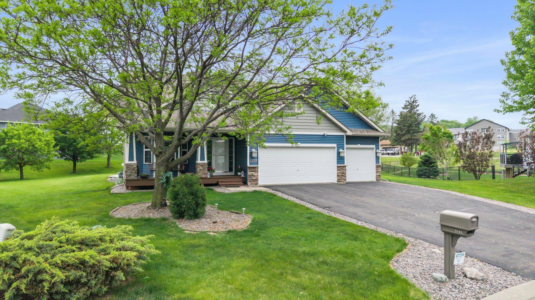 3-web-or-mls-1177 Danube Ave-174.jpg