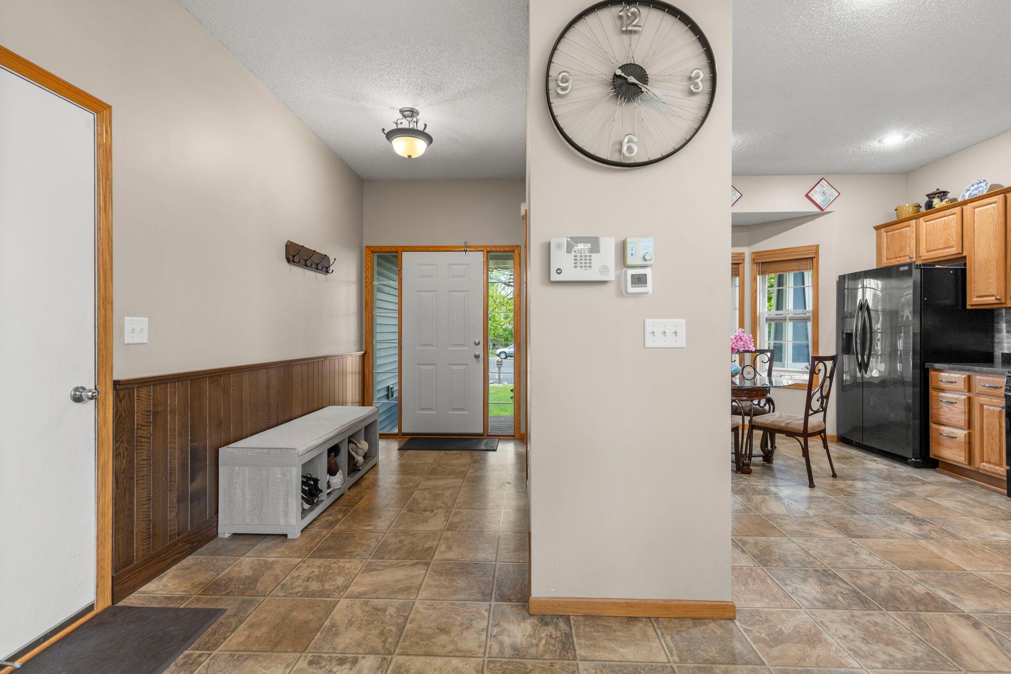 12-web-or-mls-1177 Danube Ave-24.jpg