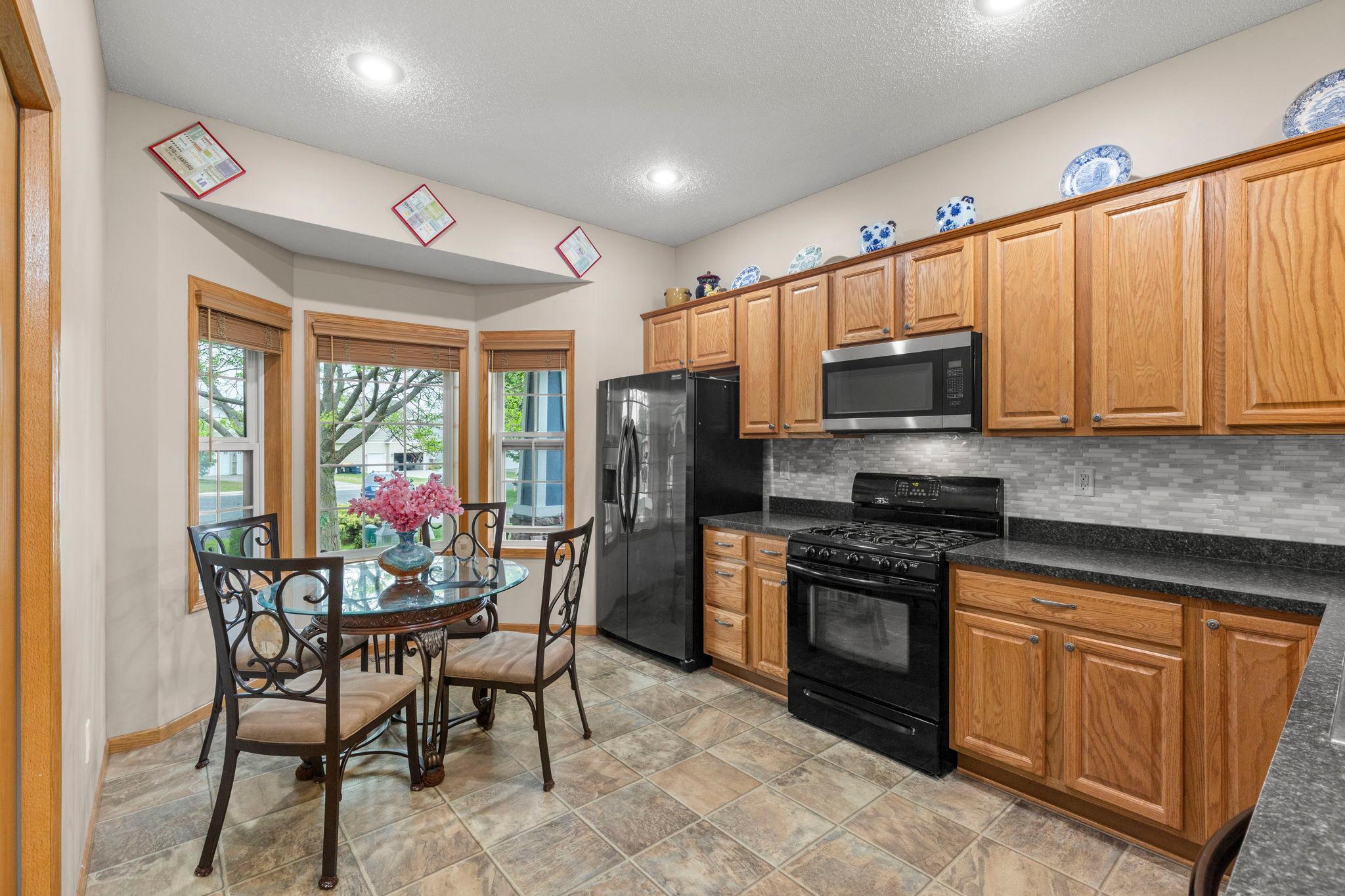 14-web-or-mls-1177 Danube Ave-30.jpg