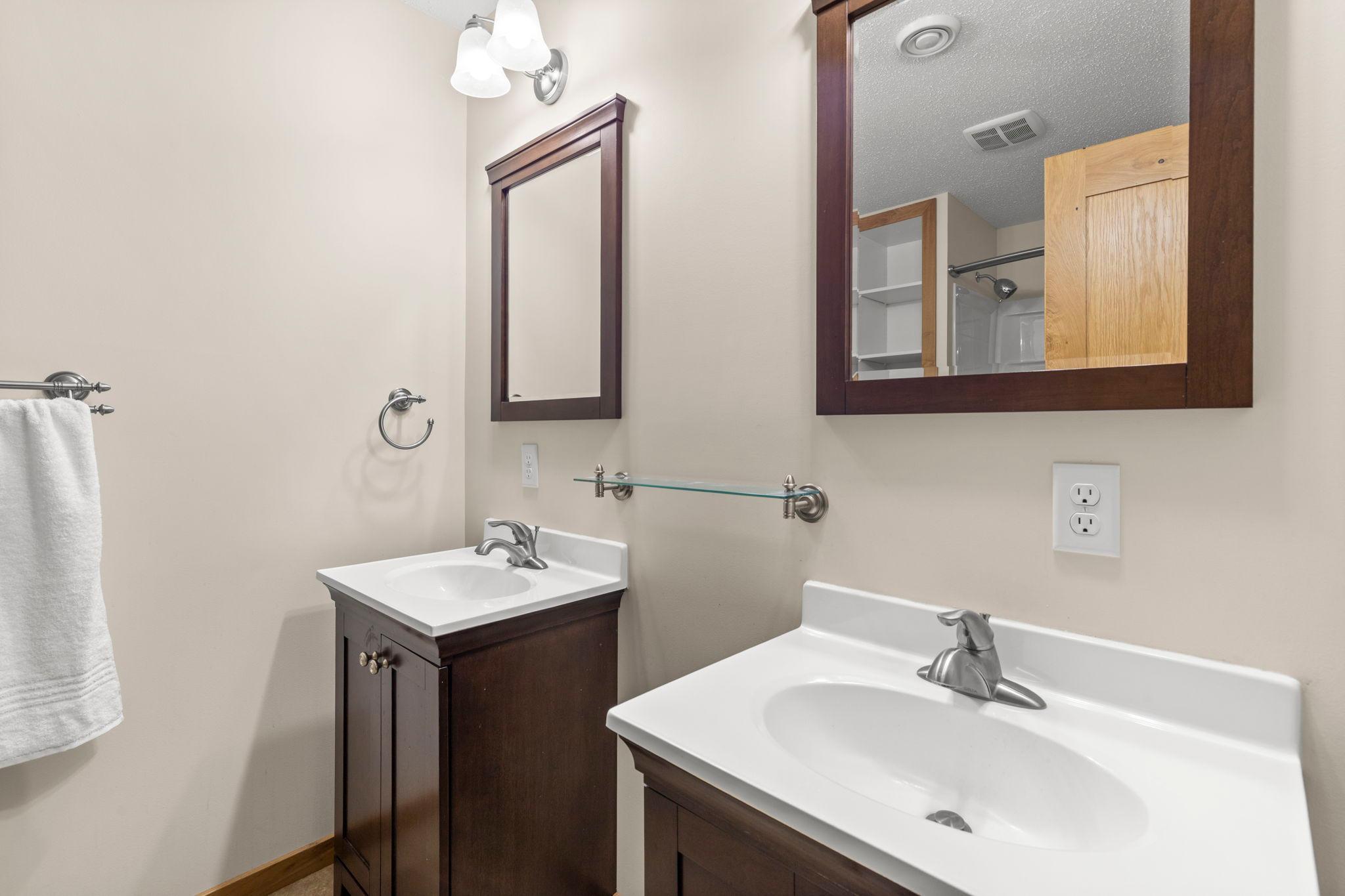 43-web-or-mls-1177 Danube Ave-117.jpg