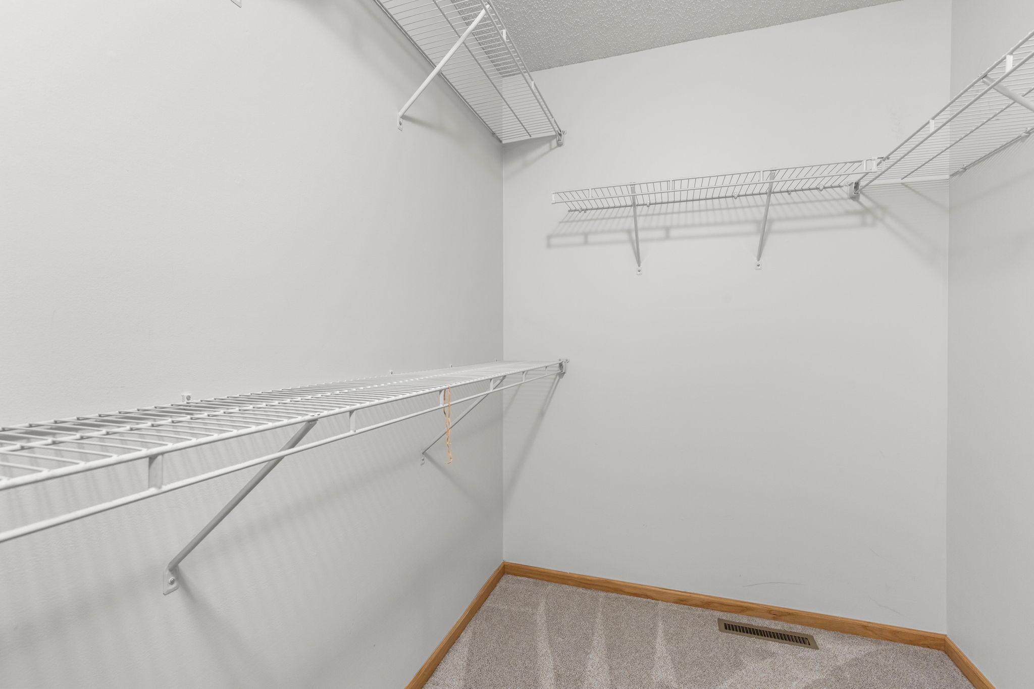 35-web-or-mls-1177 Danube Ave-93.jpg