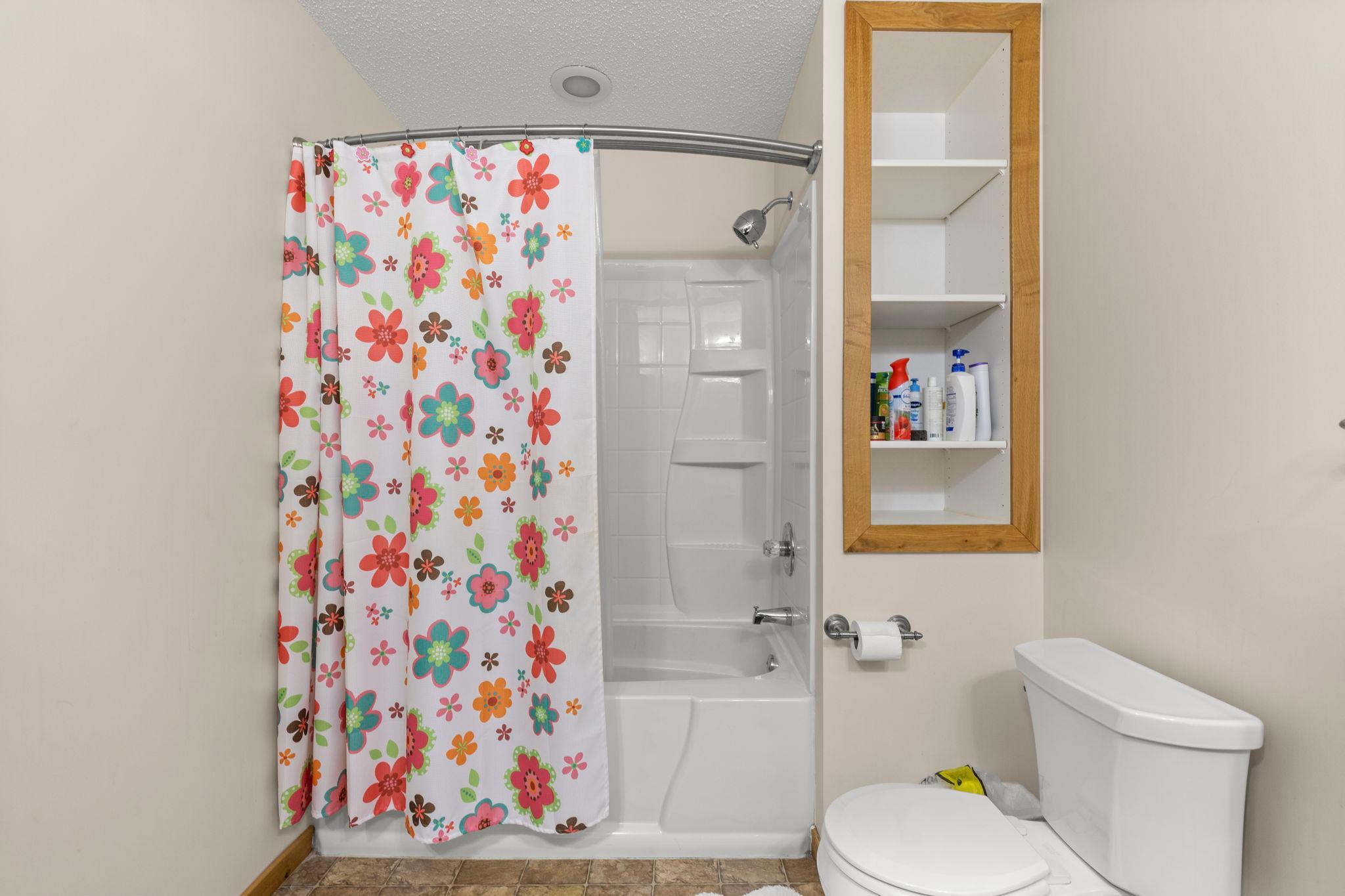 44-web-or-mls-1177 Danube Ave-120.jpg