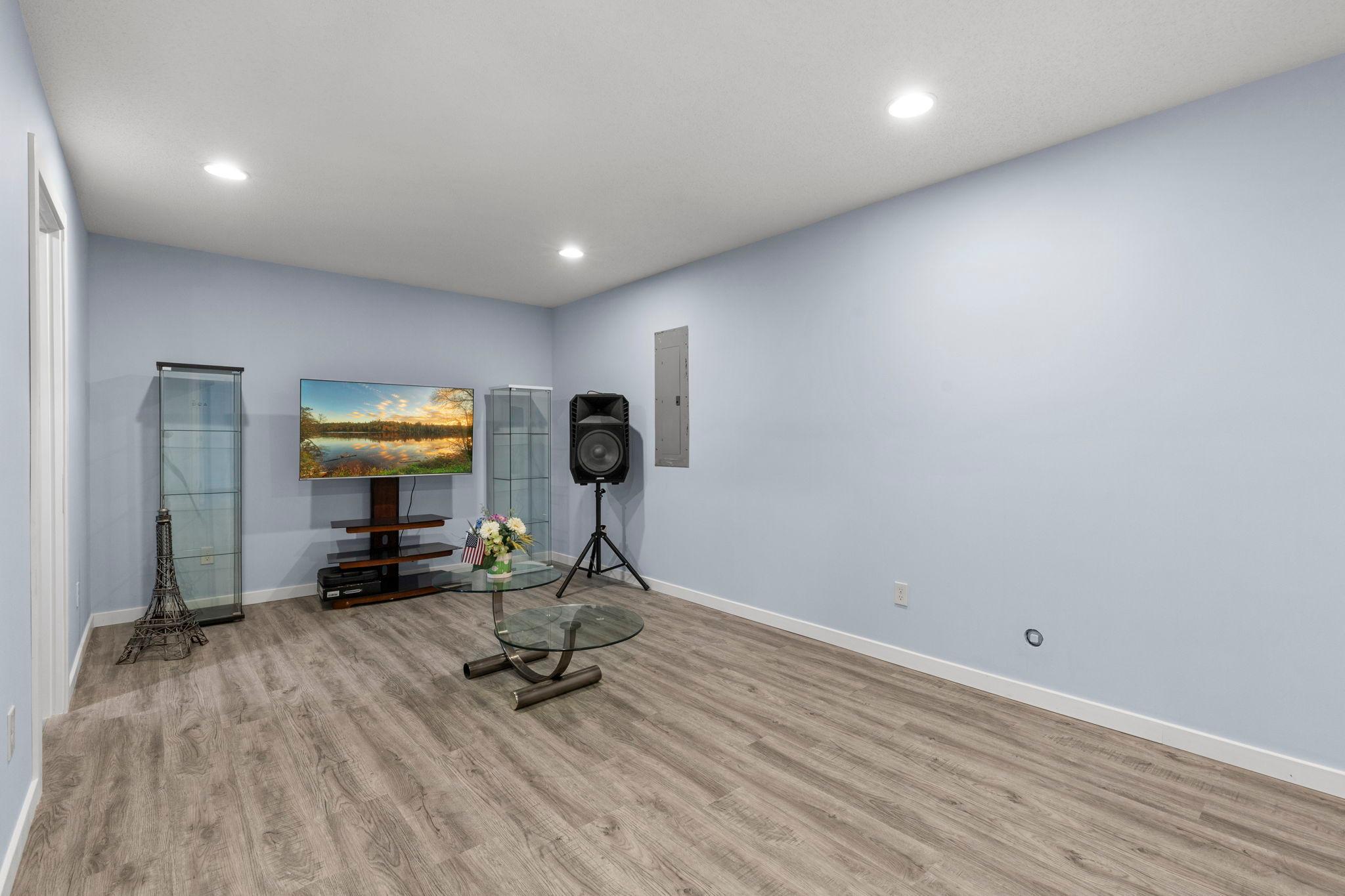 47-web-or-mls-1177 Danube Ave-129.jpg