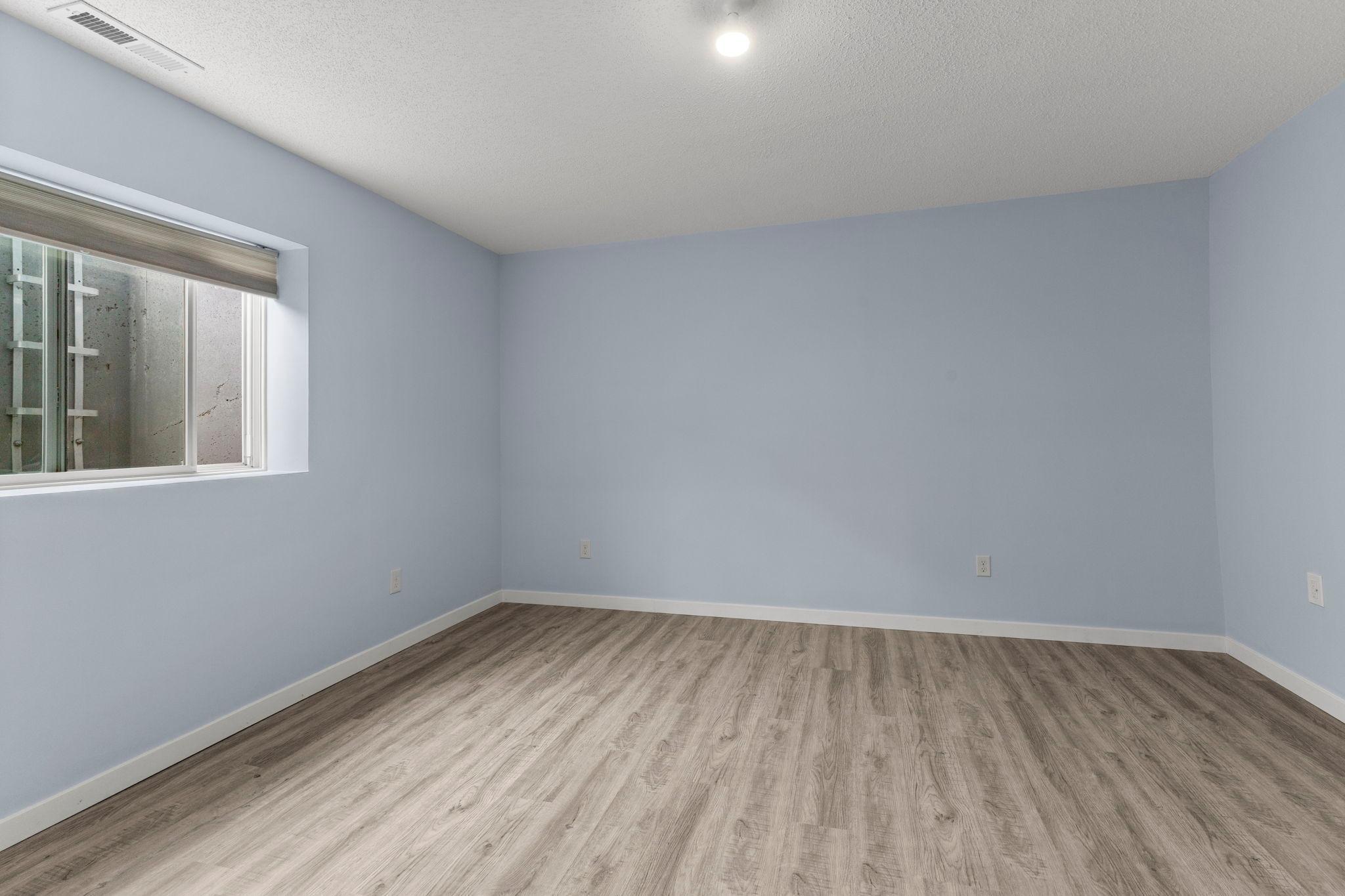 50-web-or-mls-1177 Danube Ave-138.jpg
