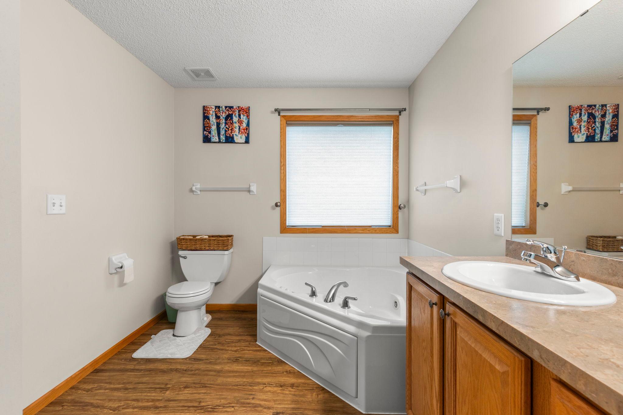34-web-or-mls-1177 Danube Ave-90.jpg