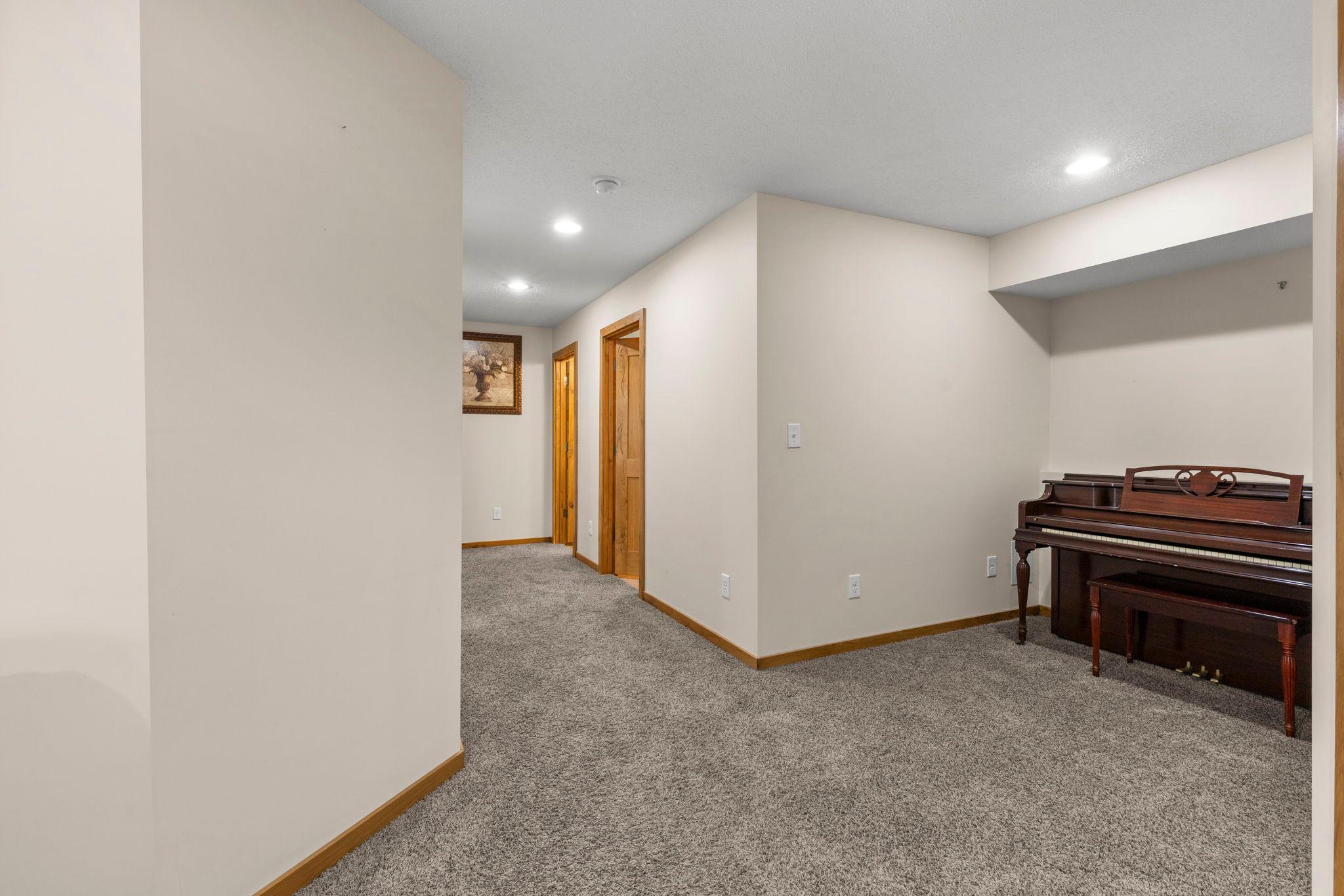 38-web-or-mls-1177 Danube Ave-102.jpg