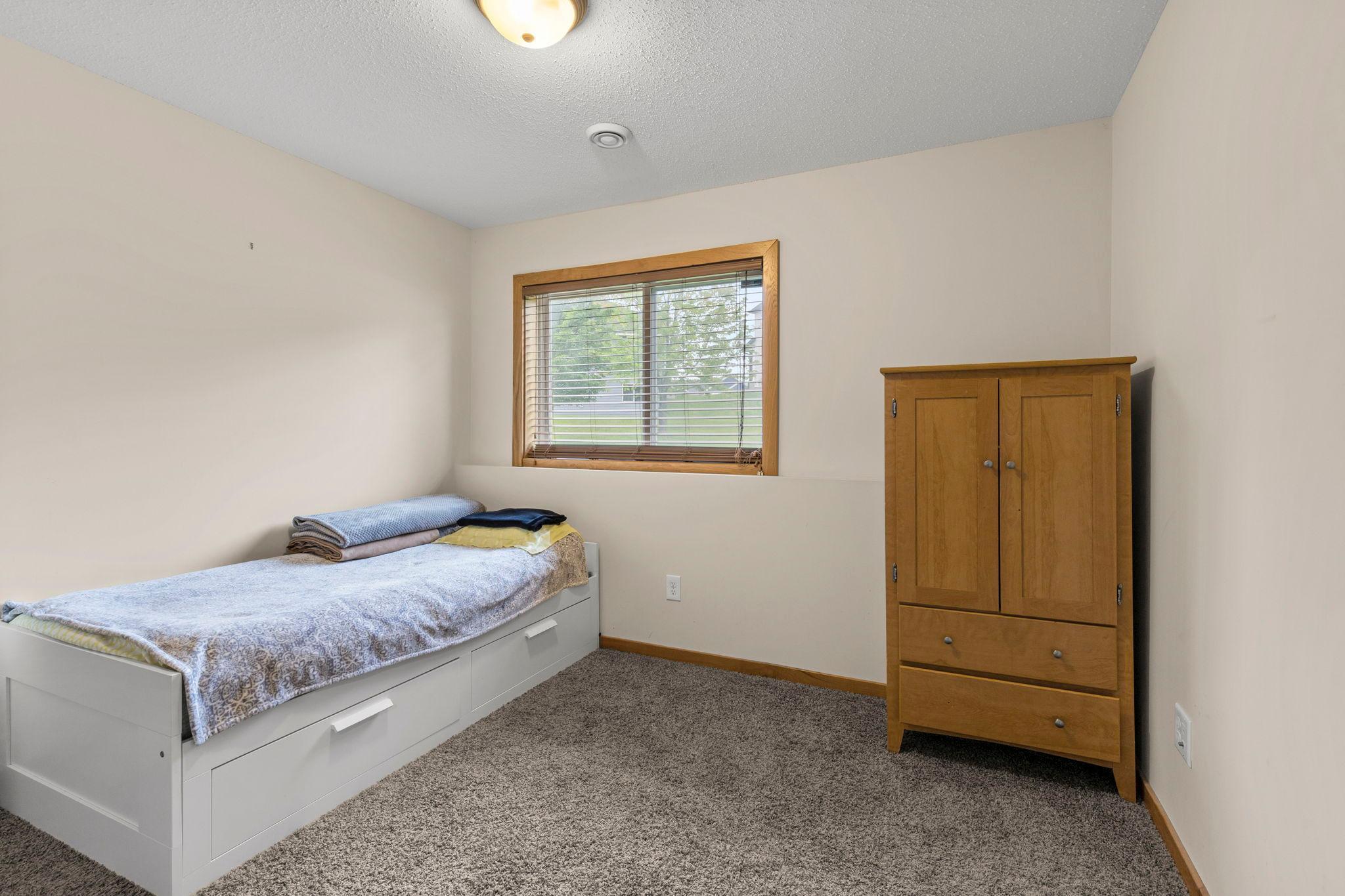 40-web-or-mls-1177 Danube Ave-108.jpg