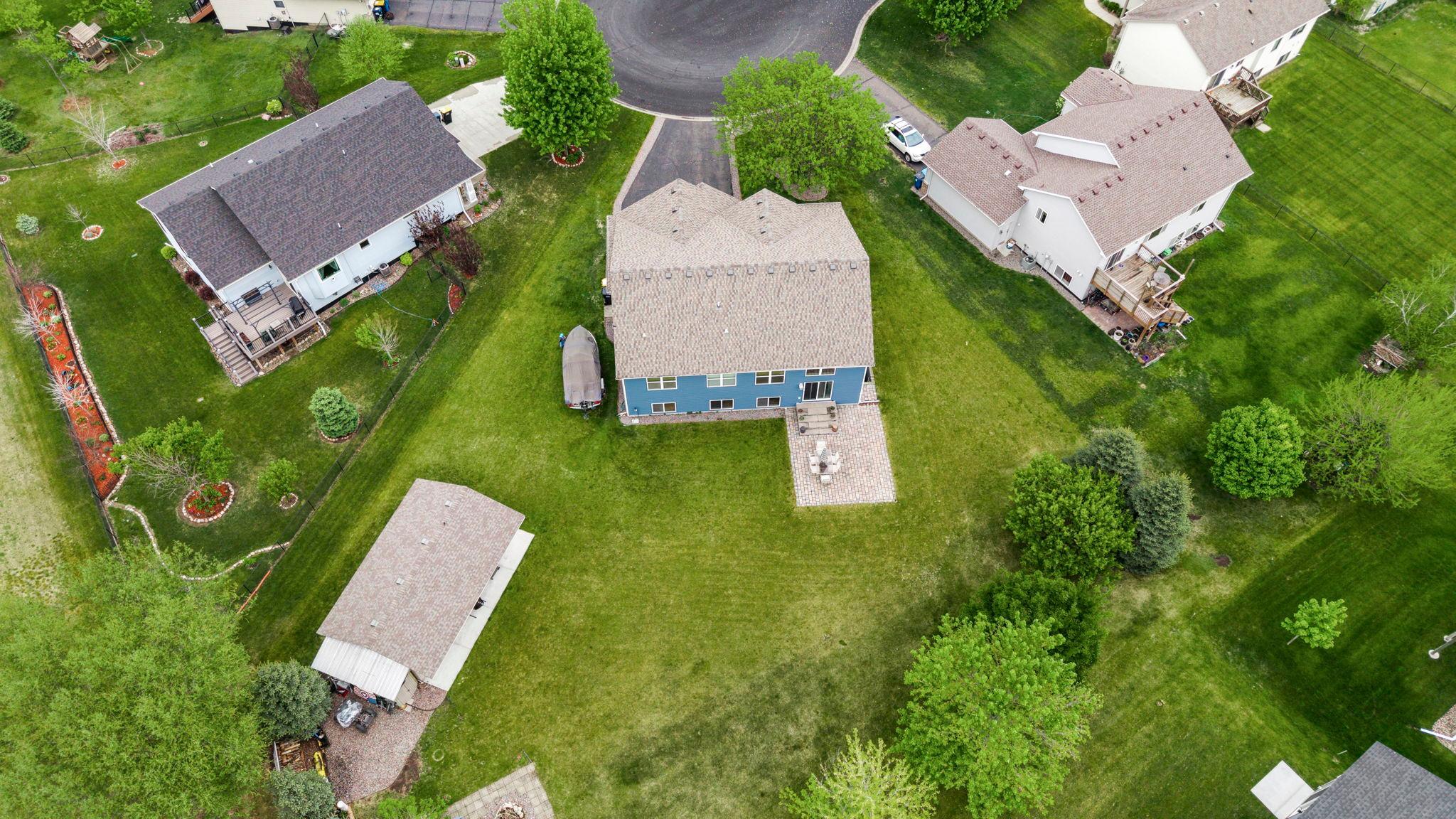 69-web-or-mls-1177 Danube Ave-204.jpg
