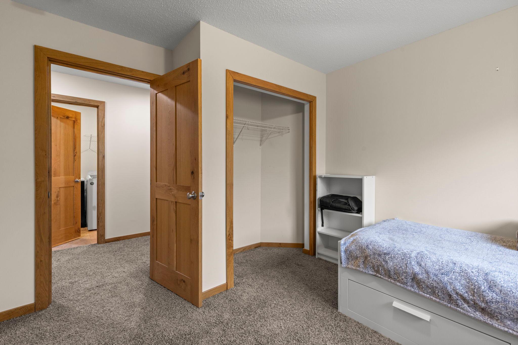 41-web-or-mls-1177 Danube Ave-111.jpg