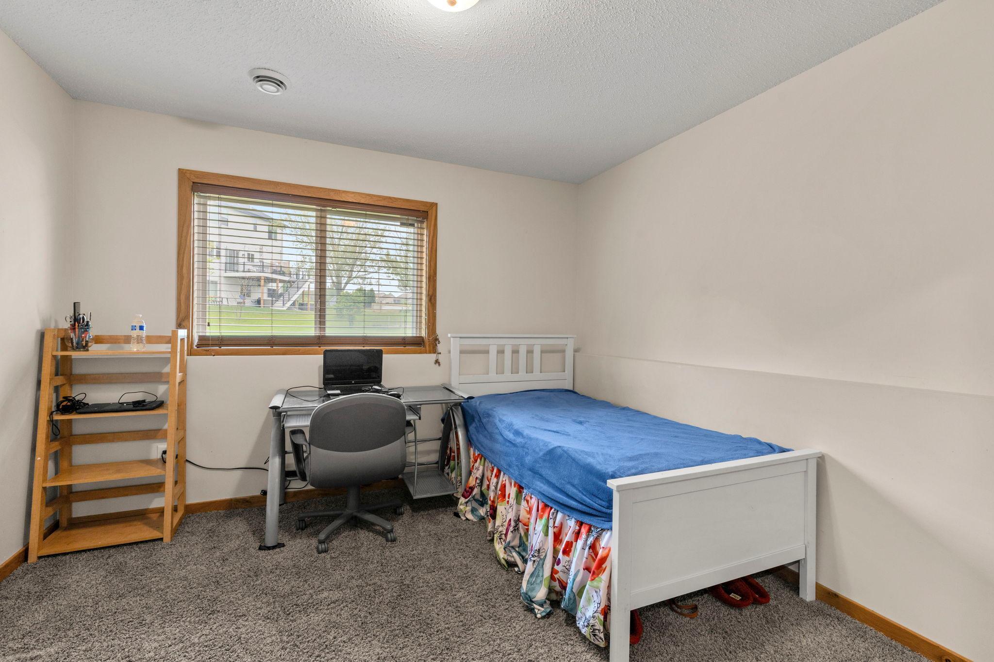 45-web-or-mls-1177 Danube Ave-123.jpg