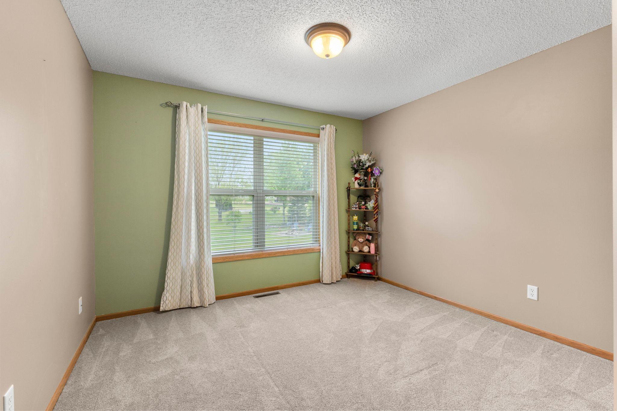 27-web-or-mls-1177 Danube Ave-69.jpg
