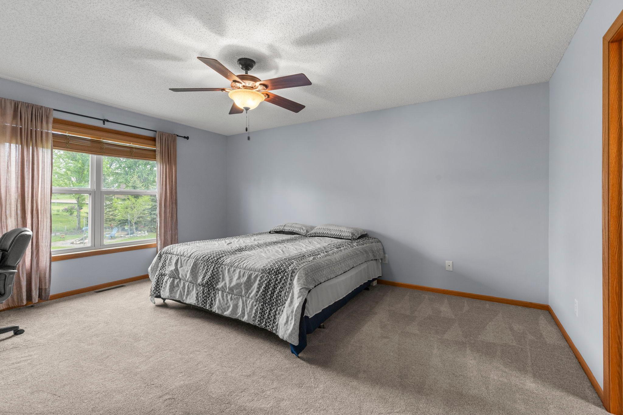 29-web-or-mls-1177 Danube Ave-75.jpg