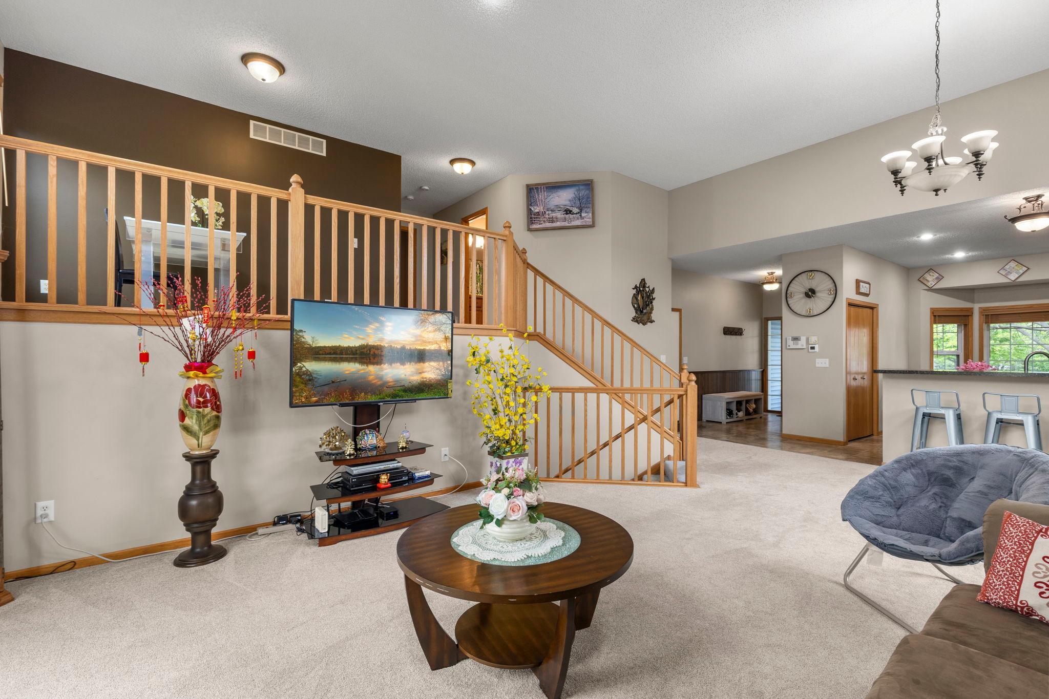 23-web-or-mls-1177 Danube Ave-57.jpg