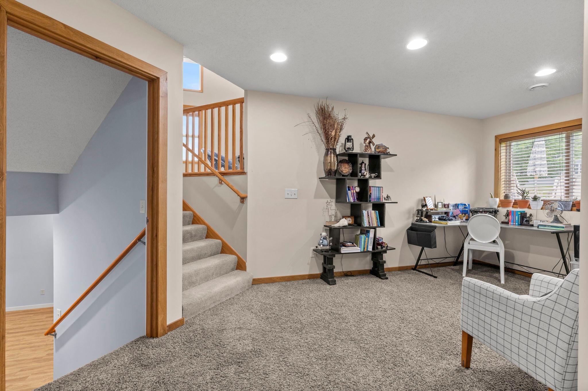 37-web-or-mls-1177 Danube Ave-99.jpg