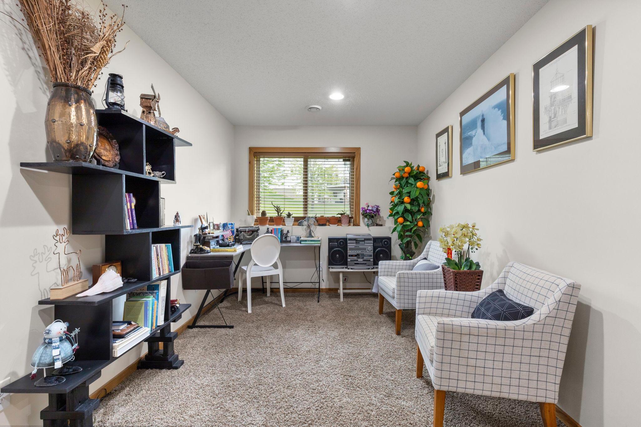36-web-or-mls-1177 Danube Ave-96.jpg