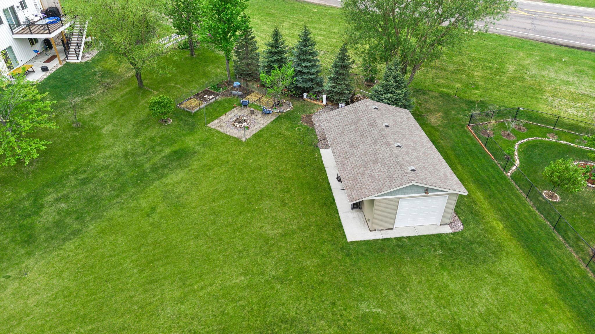 61-web-or-mls-1177 Danube Ave-180.jpg