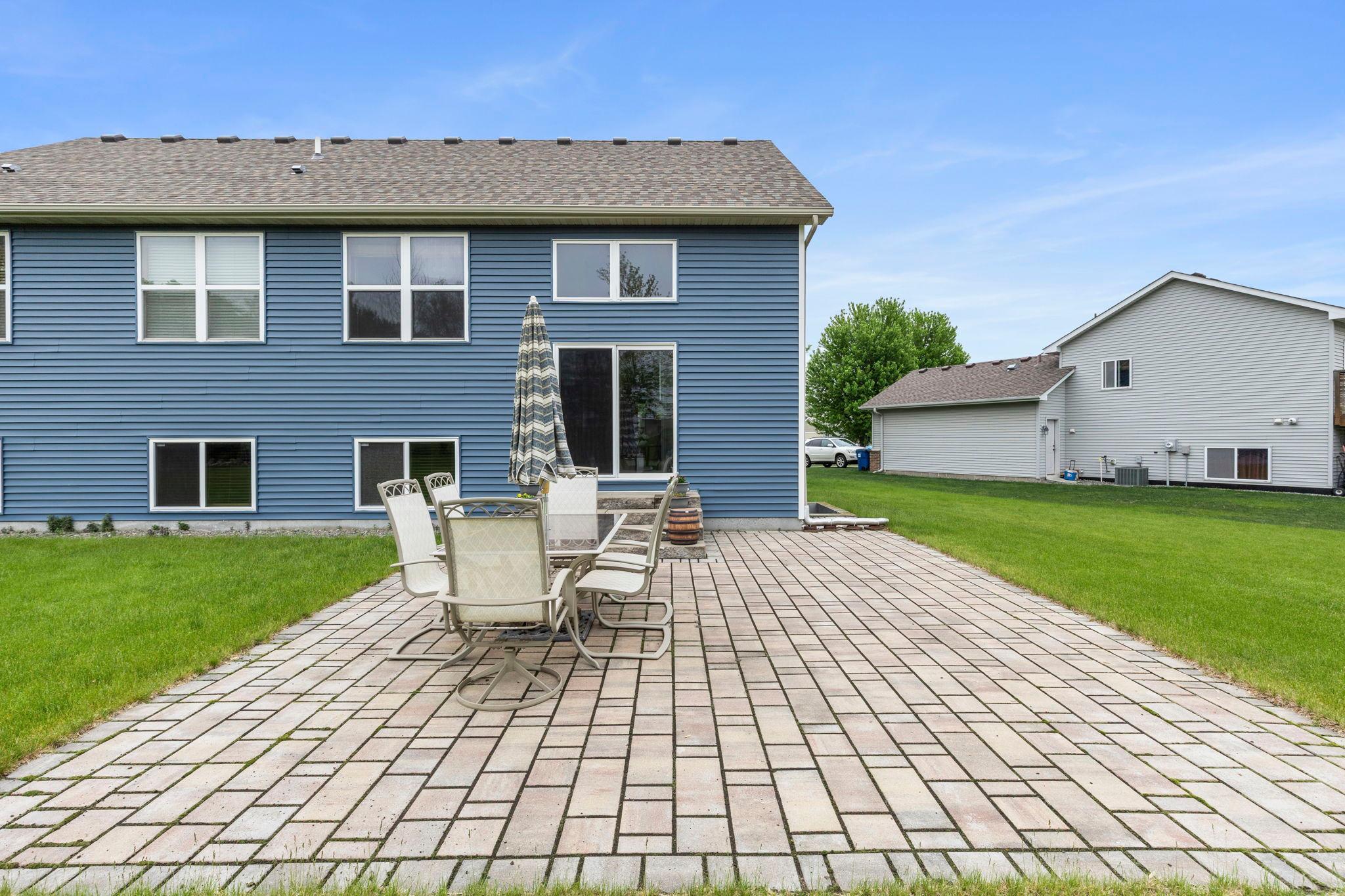 54-web-or-mls-1177 Danube Ave-148.jpg