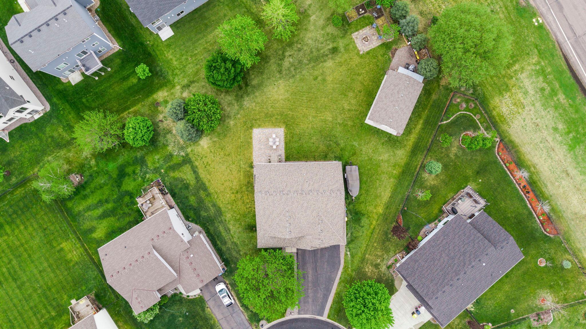 68-web-or-mls-1177 Danube Ave-201.jpg