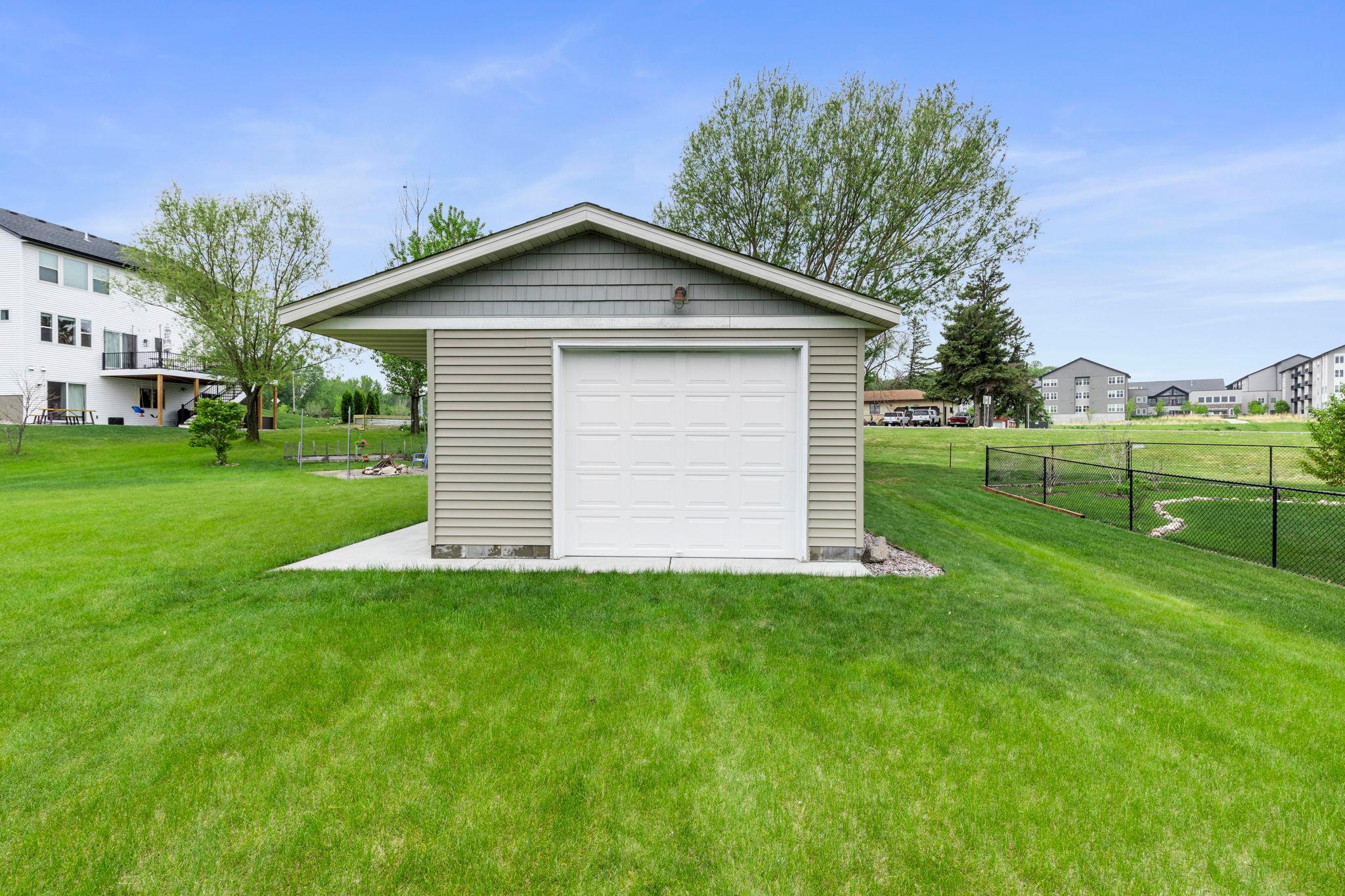 57-web-or-mls-1177 Danube Ave-166.jpg