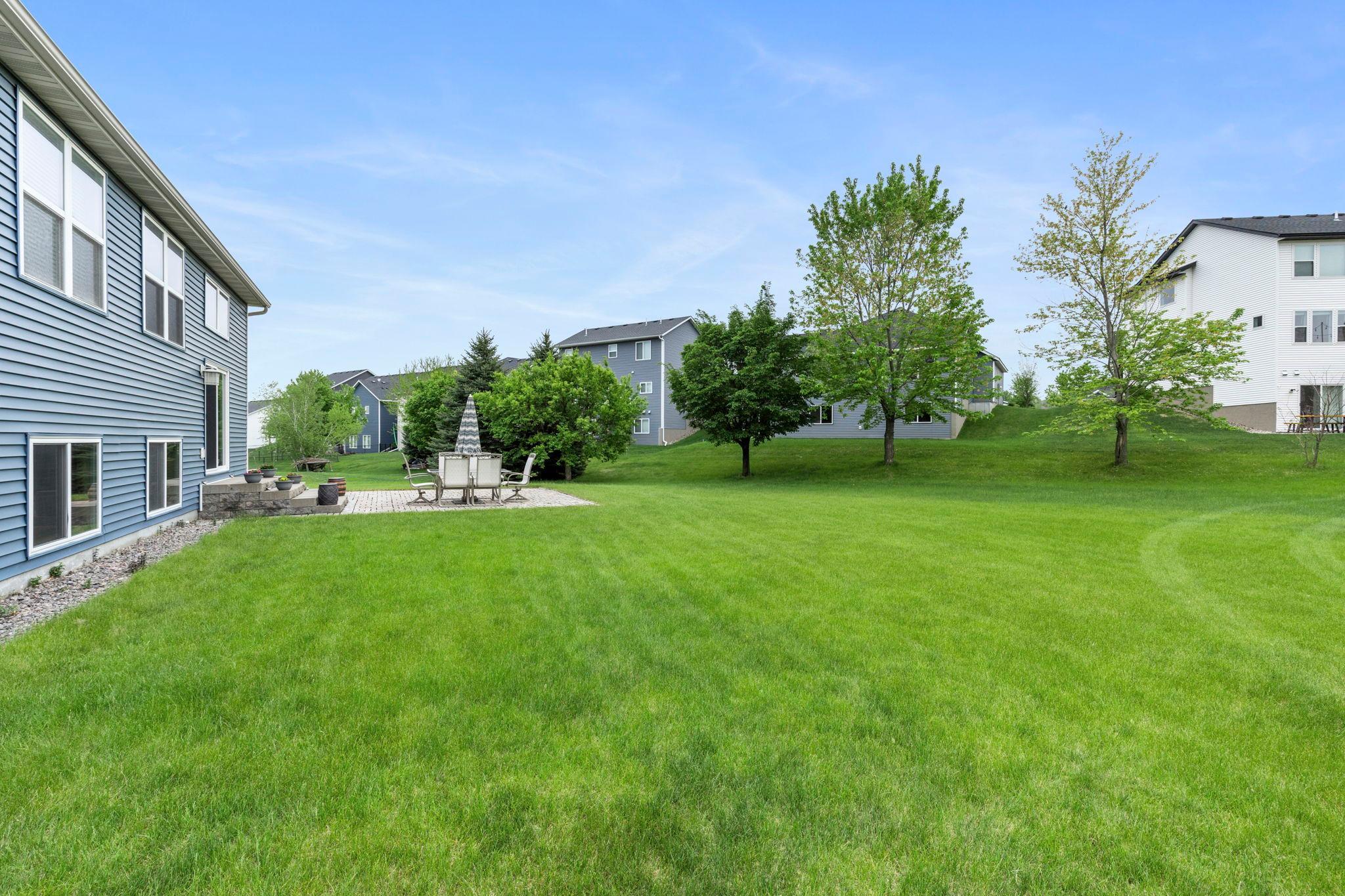 53-web-or-mls-1177 Danube Ave-145.jpg