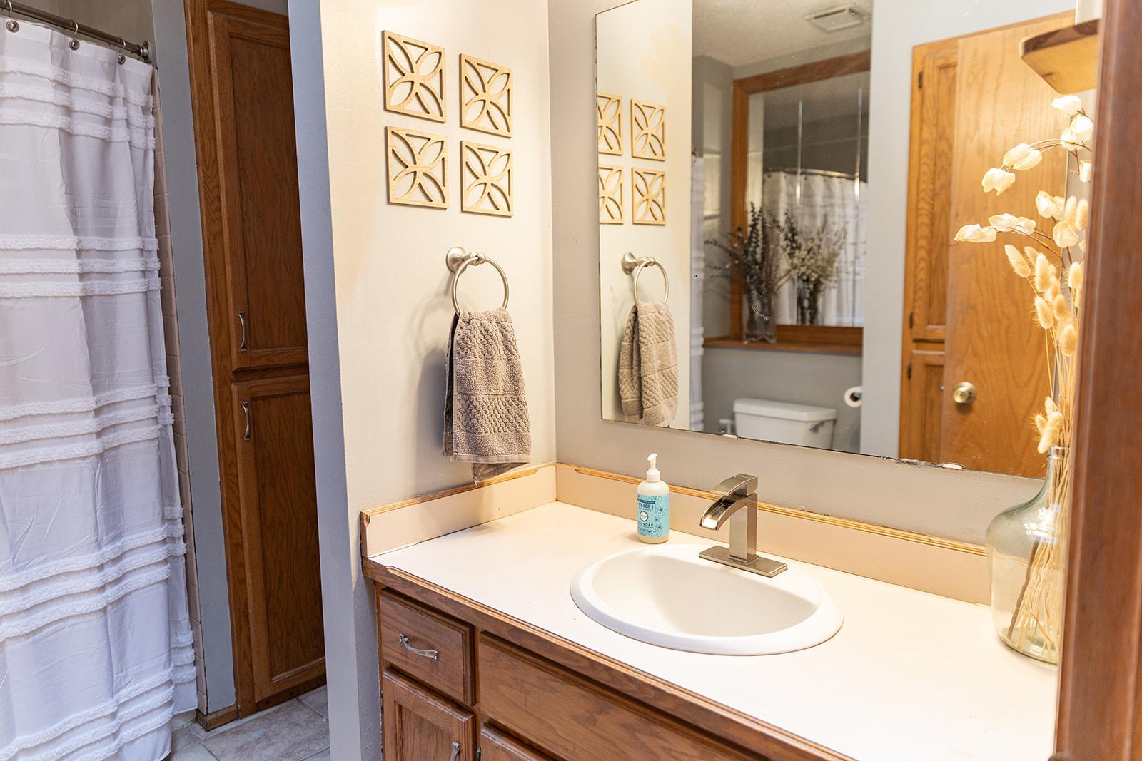 Full bath upper level
