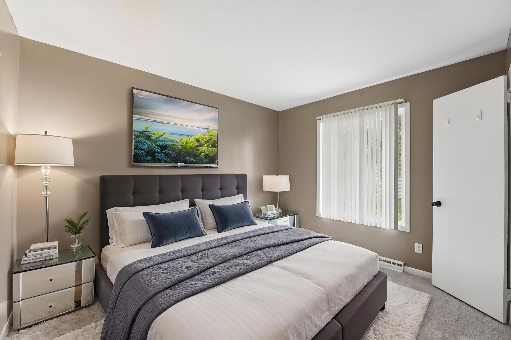 Main level bedroom with new carpet