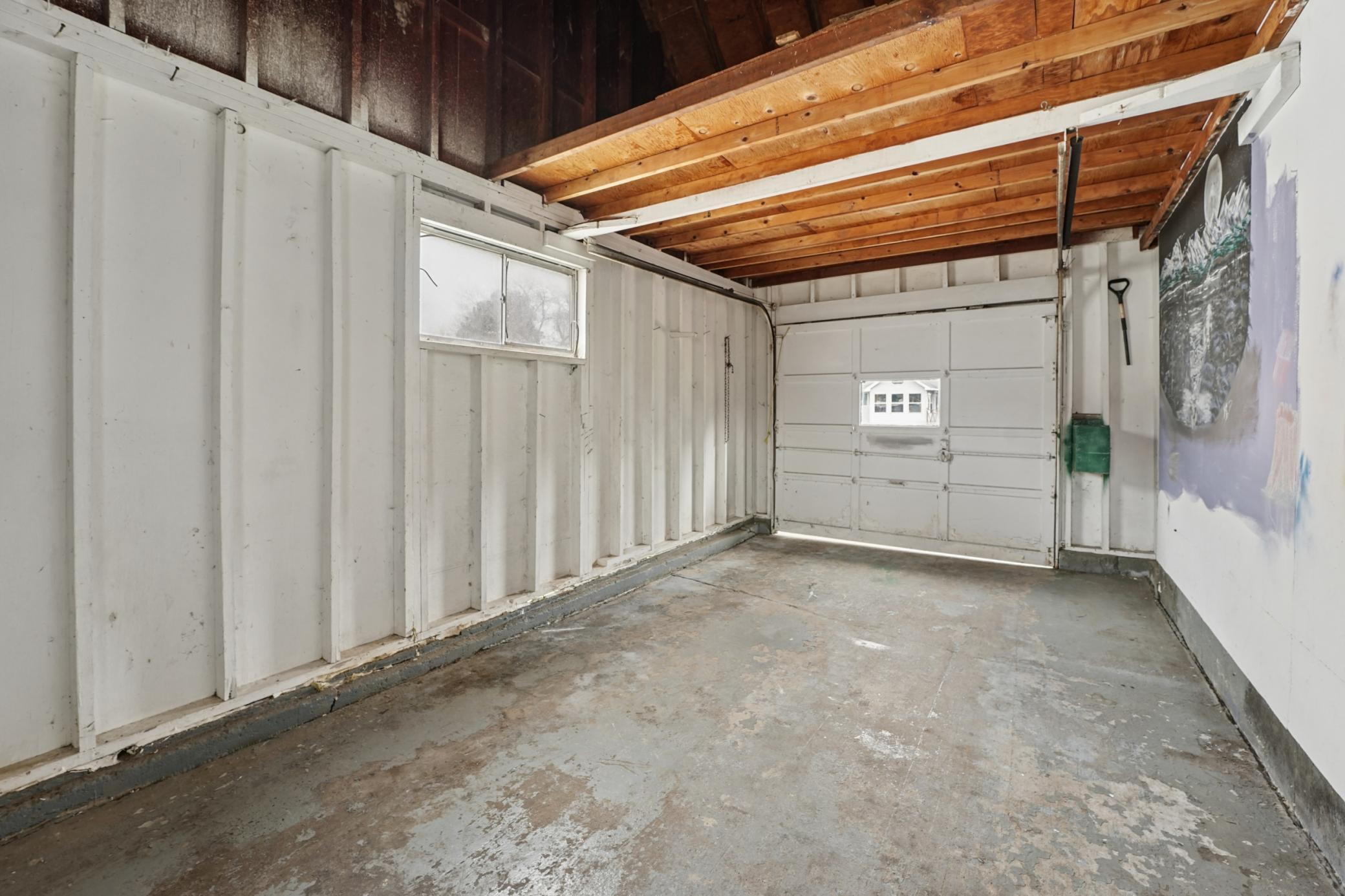 One stall garage