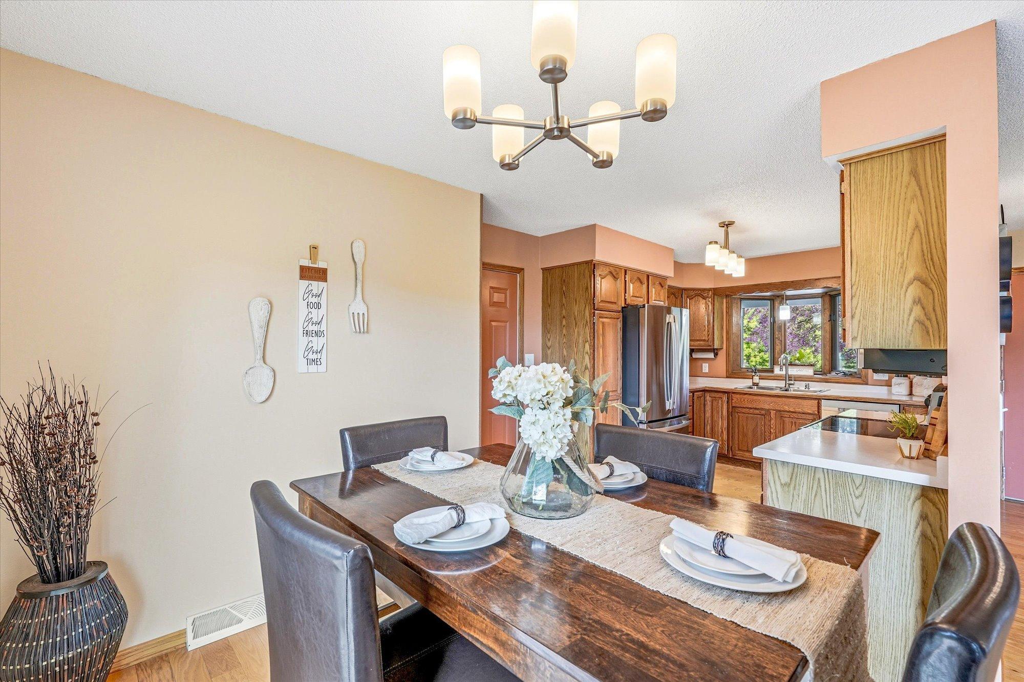 Dining room.