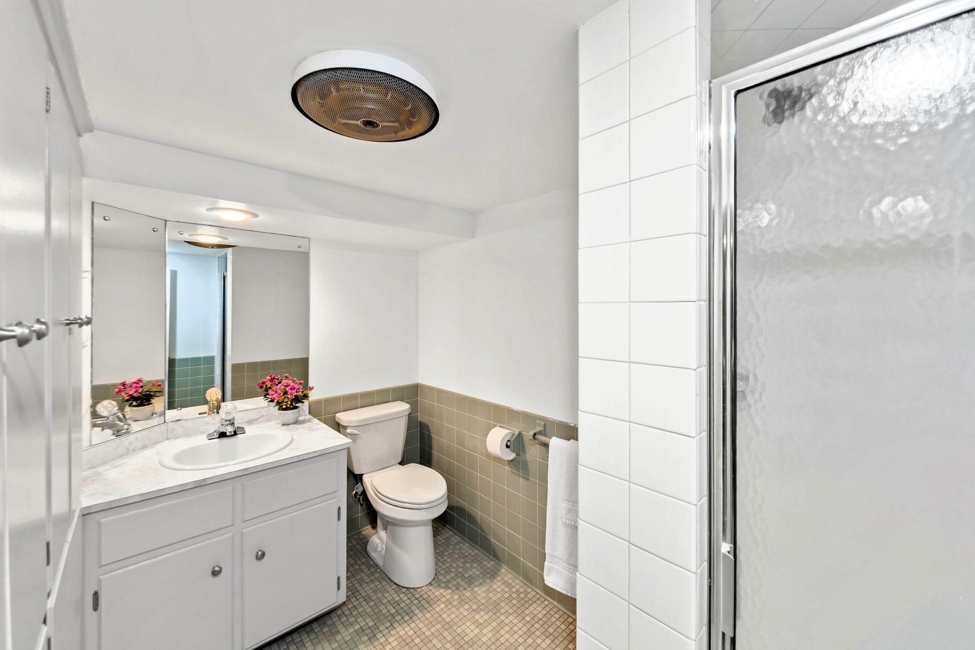 Lower level 3/4 tiled bath