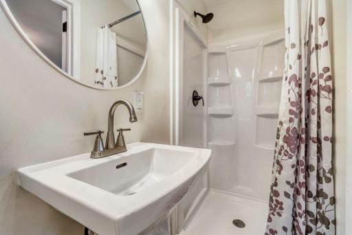 7556 Noble Ave N - Web Quality - 025 - 25 Bathroom.jpg