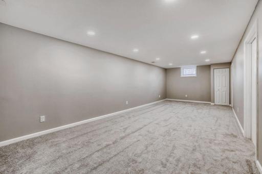 7556 Noble Ave N - Web Quality - 014 - 14 Family Room.jpg