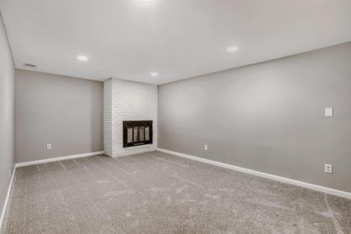 7556 Noble Ave N - Web Quality - 012 - 12 Family Room.jpg
