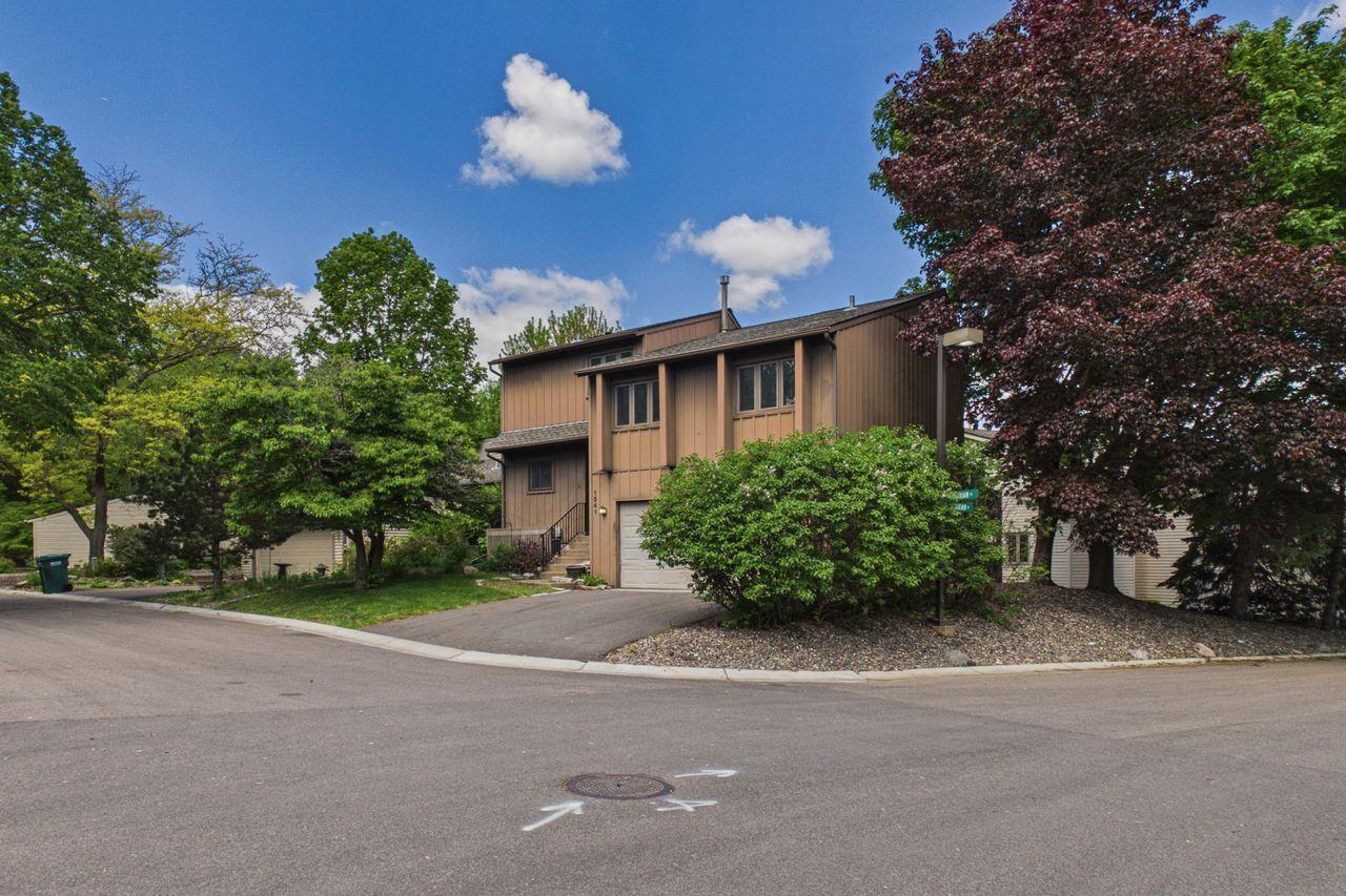 Nice corner lot