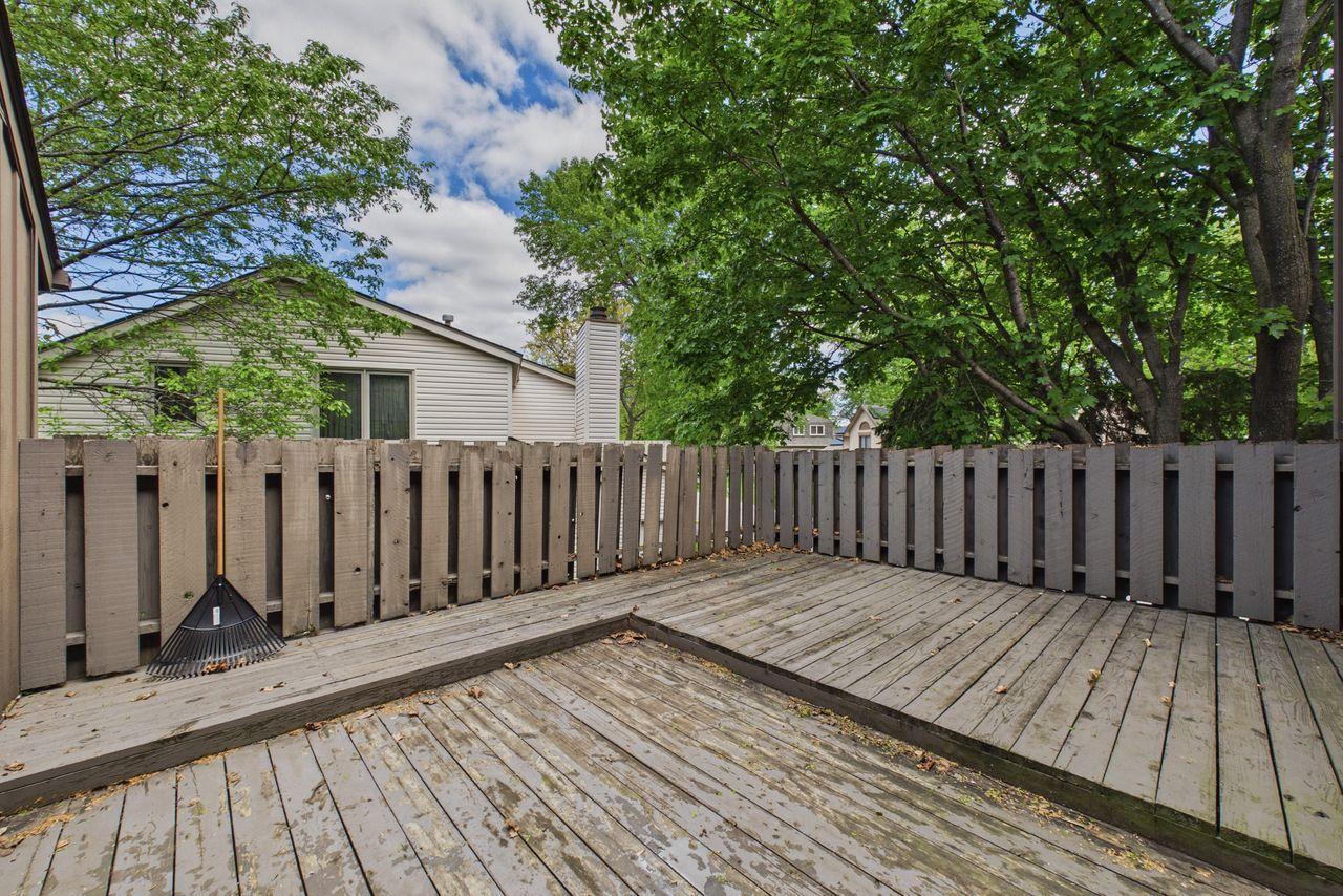 Lg private deck