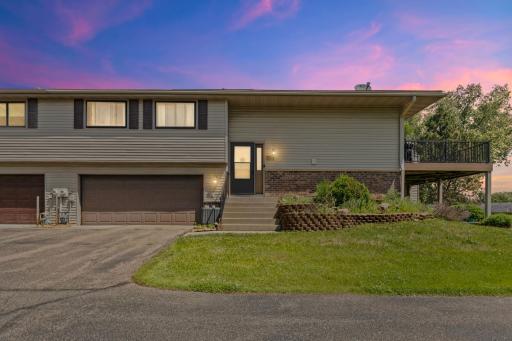 4126 Sylvia Lane S, Saint Paul, MN 55126