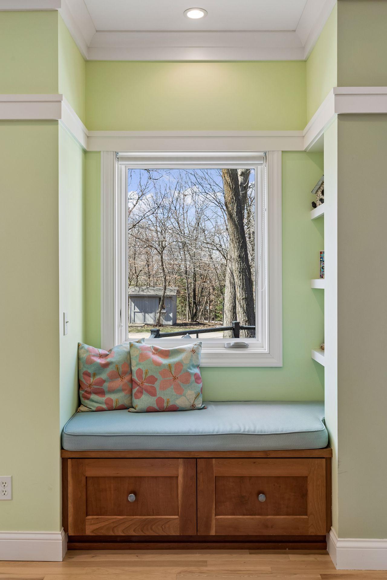 The cutest nook in the kitchen area. Perfect for having a snack, reading a book or enjoying a coffee.
